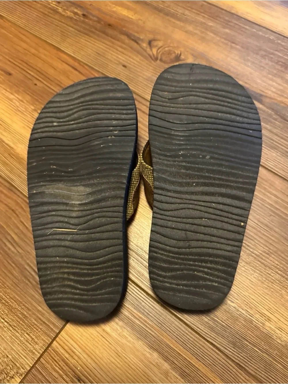 Size 11/12 Wonder Nation boys brown flip flops